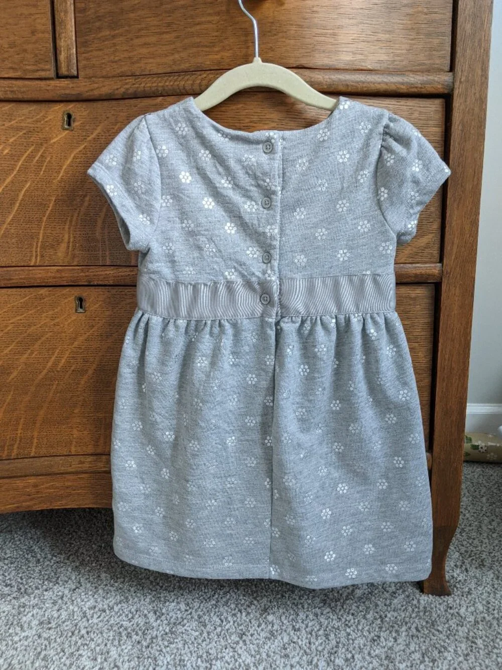 ⭐ Baby Gap Gray/Silver Flower print dress size 3